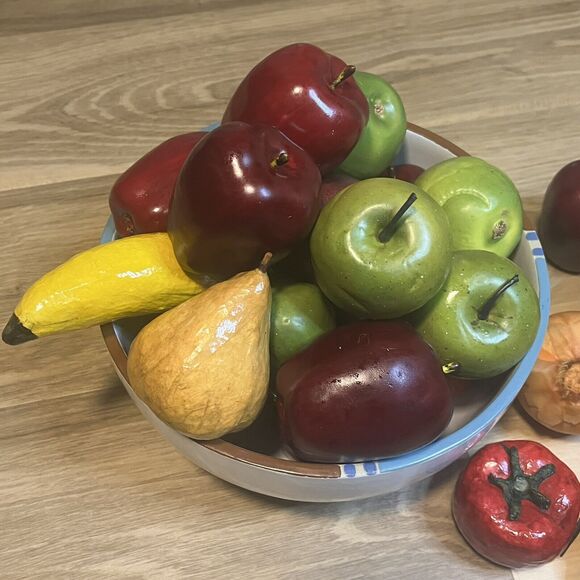 Vtg Fake Fruits And Vegetables 28 Pieces Lifelike Artificial Home Decor - Picture 2 of 4